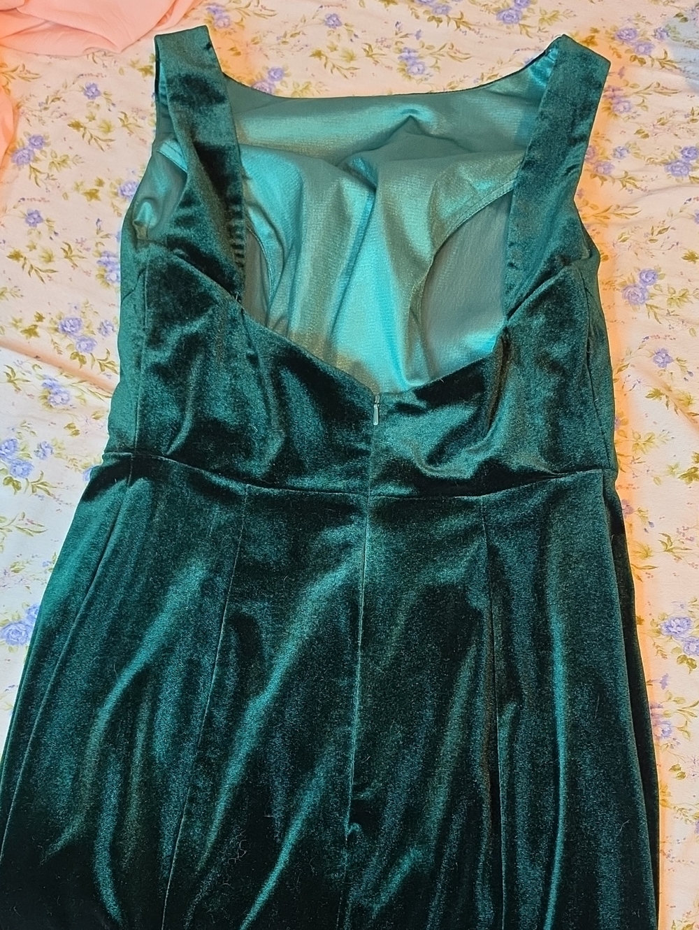 Classic Emerald Green Velvet Sheath Dress - Picture 8 of 8
